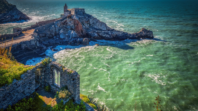 Обои картинки фото the church of san pietro, portovenere, liguria, города, - католические соборы,  костелы,  аббатства, the, church, of, san, pietro