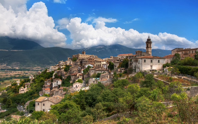 Обои картинки фото italy, города, пейзажи, городок, горы, дома, италия