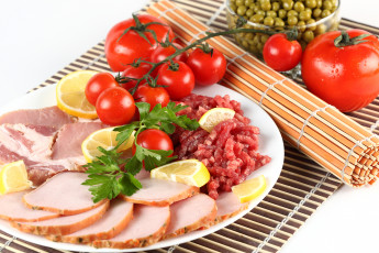 Картинка еда колбасные+изделия meat томаты помидоры лимон ветчина мясо нарезка горох tomato ham
