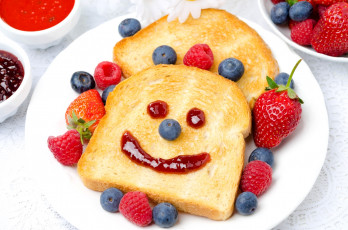 Картинка еда хлеб +выпечка малина ягоды тост клубника голубика рожица