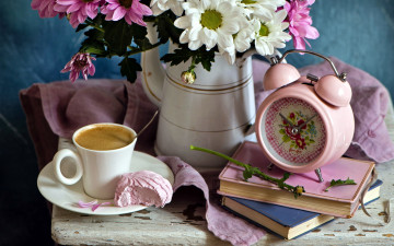 Картинка еда кофе +кофейные+зёрна зефир хризантемы книги будильник
