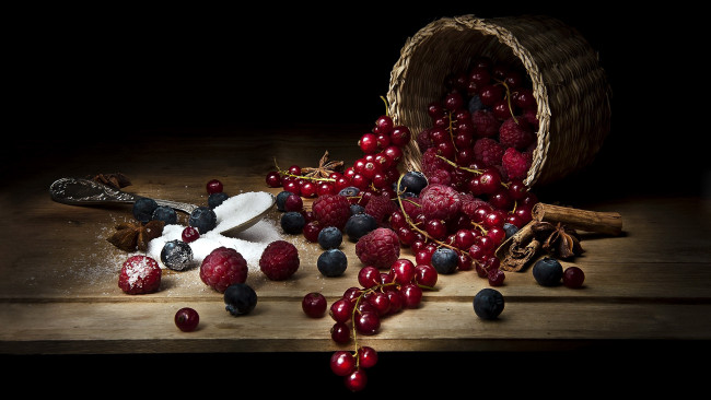 Обои картинки фото еда, фрукты,  ягоды, черника, смородина, малина, сахар, ягоды