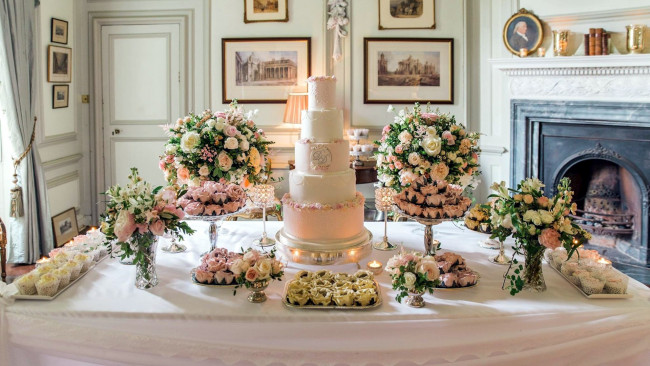 Обои картинки фото еда, торты, торт, многоярусный, букеты, свадебный