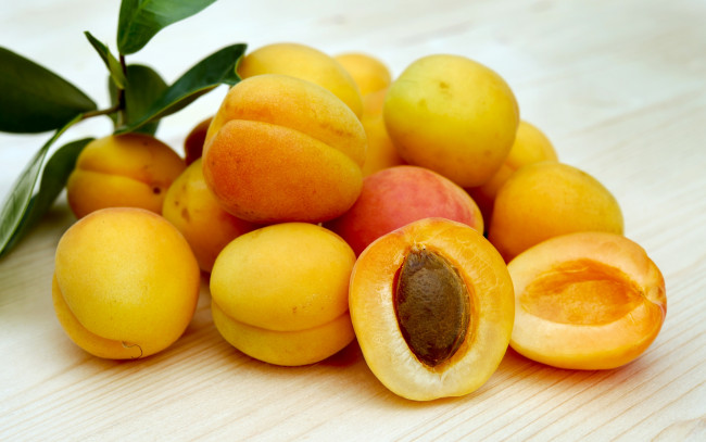 Обои картинки фото еда, персики,  сливы,  абрикосы, зрелые, фрукты, абрикосы