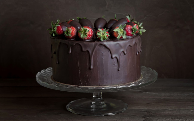 Обои картинки фото еда, торты, клубника, торт, шоколадный