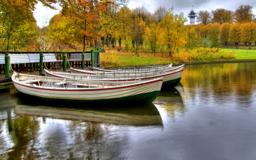 обоя wood, boats, корабли, лодки, шлюпки, парк, осень, река, станция