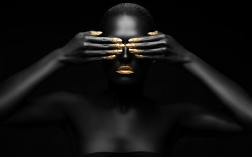 Картинка девушки -unsort+ креатив фон руки закрытые глаза черный цвет модель стиль