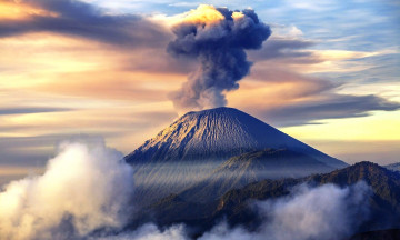 Картинка природа горы вулкан облака дым гора небо