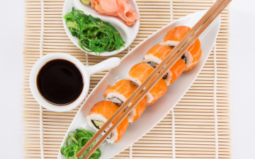 Картинка еда рыба +морепродукты +суши +роллы водоросли соус палочки суши