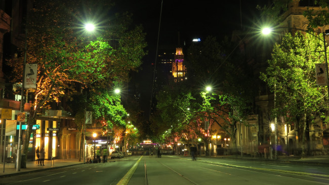 Обои картинки фото города, мельбурн , австралия, мельбурн, дома, огни, улица, деревья, ночь