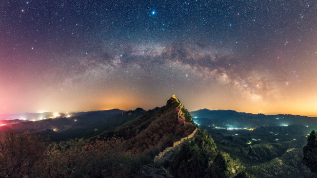 Обои картинки фото природа, горы, небо, ночь, китай, ландшафт, звёзды, великая, китайская, стена