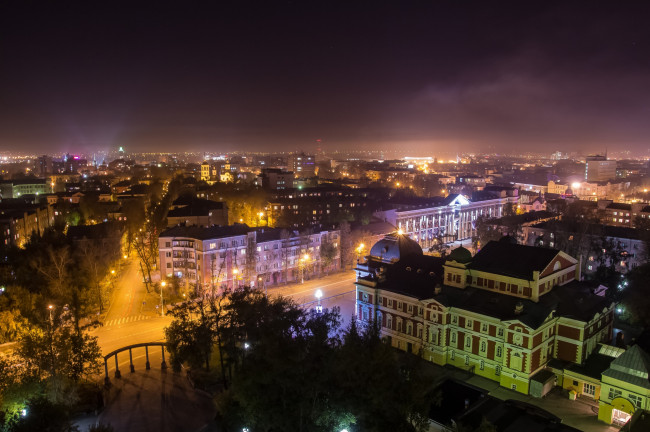 Обои картинки фото города, - огни ночного города, фонари, небо, ночь, город, россия, иркутск, деревья, панорама, улица, архитектура