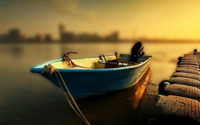 Обои картинки фото boat, at, sunset, корабли, моторные, лодки, река, рассвет, лодка