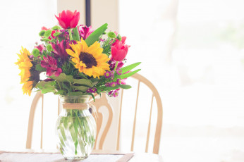Картинка цветы букеты +композиции ваза подсолнух тюльпаны букет