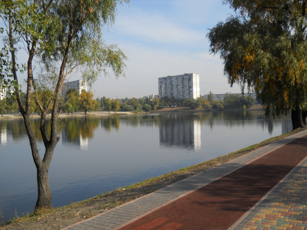 Обои картинки фото озеро тельбин, города, - улицы,  площади,  набережные, киев, осень, озеро, тельбин, аллея
