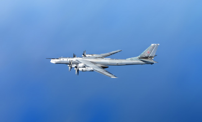 Обои картинки фото авиация, боевые самолёты, медведь, бомбардировщик, ввс, самолет, bear, туполев, самолёт, ту-95мс, россия, ссср