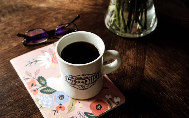 Обои картинки фото еда, кофе,  кофейные зёрна, чашка, очки
