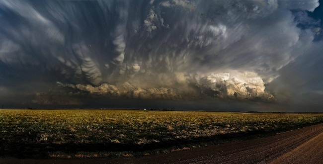 Обои картинки фото природа, стихия, торнадо, буря, небо, горизонт, ветер, ураган, бедствие, облака, непогода, дождь, ливень, чёрные