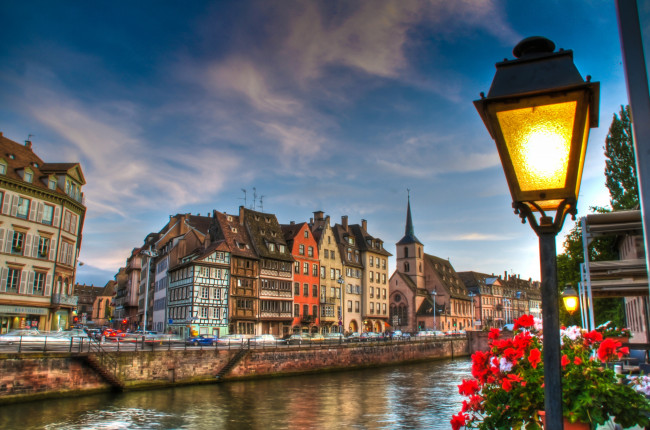 Обои картинки фото страсбург, франция, города, вода, фонарь, здания, набережная