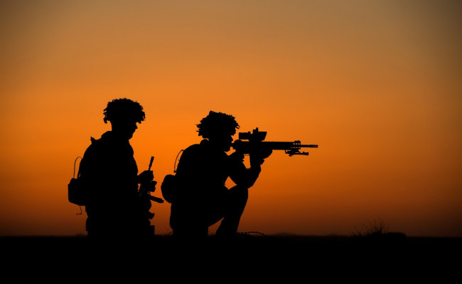 Обои картинки фото оружие, армия, спецназ, силуэты, солдаты