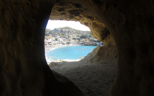 Обои картинки фото matala cave, города, - пейзажи, пещера, поселок, море, скалы, пляж