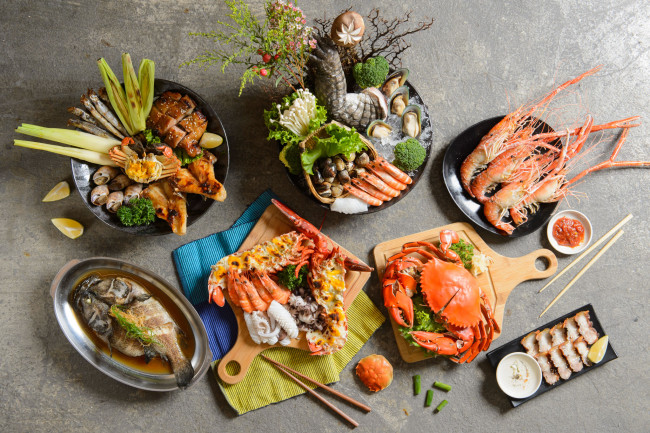 Обои картинки фото еда, рыба,  морепродукты,  суши,  роллы, морепродукты, креветки, краб