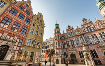 обоя gdansk,  poland, города, - исторические,  архитектурные памятники, большой, арсенал, гданьск, утро, восход, красивые, дома, достопримечательности, польша
