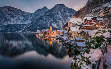 Картинка города гальштат+ австрия снег зима горы озеро