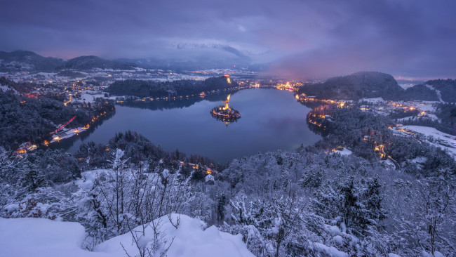 Обои картинки фото города, блед , словения, снег, панорама, остров, озеро, зима