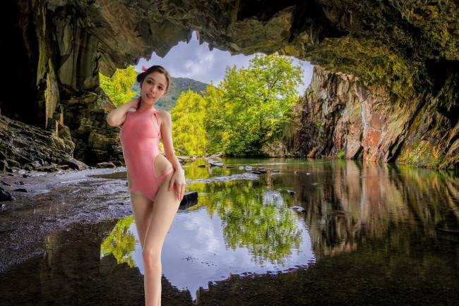 Обои картинки фото девушки, mila azul , екатерина волкова, пещера, вода, купальник