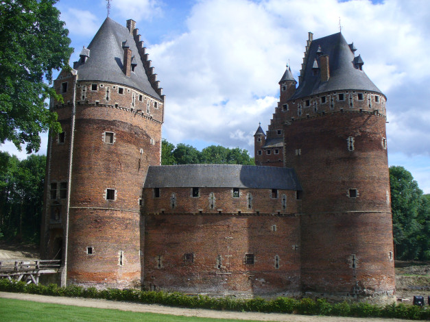 Обои картинки фото beersel, castle, belgium, города, дворцы, замки, крепости, башни, деревья