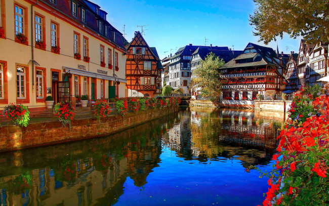 Обои картинки фото strasbourg, france, города, страсбург, франция, цветы, здания, река
