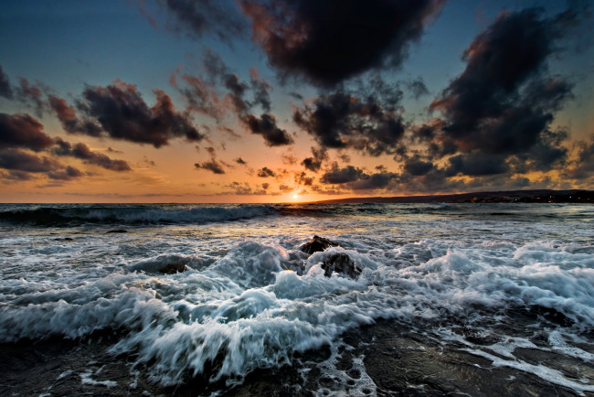 Обои картинки фото природа, моря, океаны, море, волны, прибой, закат, облака