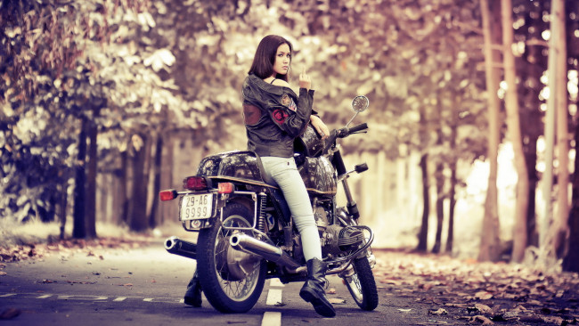 Обои картинки фото мотоциклы, мото, девушкой, девушка, мотоцикл, фон