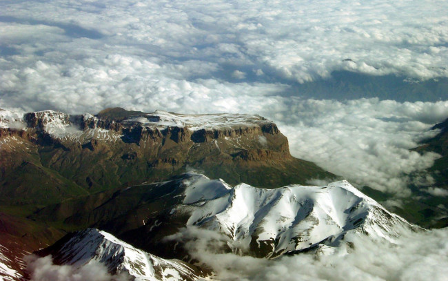 Обои картинки фото природа, горы, плато, снега, облака
