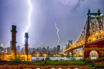 обоя new york city lightning, города, нью-йорк , сша, гроза, молнии, огни, мост, река, город