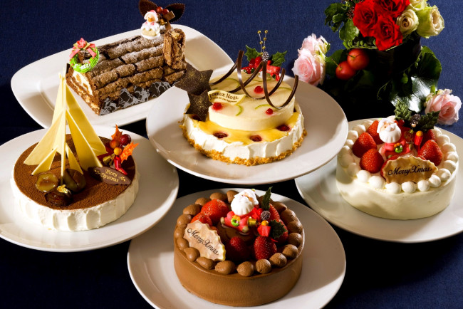 Обои картинки фото еда, пирожные,  кексы,  печенье, букет, лакомство, розы