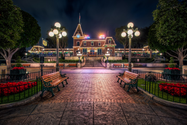 Обои картинки фото города, диснейленд, hdr, disneyland, anaheim, california, анахайм, калифорния, фонари, скамейки