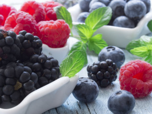 Картинка еда фрукты +ягоды черника малина ежевика ягоды