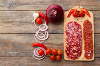 Картинка еда колбасные+изделия перец лук ассорти нарезка колбаса помидоры томаты