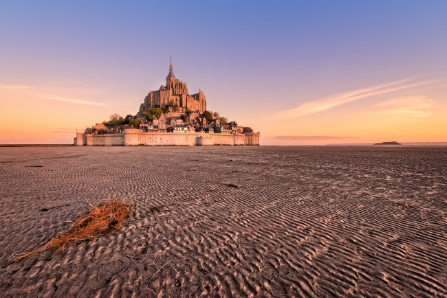 Обои картинки фото mont saint-michel, города, крепость мон-сен-мишель , франция, простор