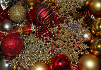 Картинка праздничные украшения мишура шарики снежинки