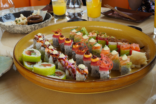Обои картинки фото еда, рыба,  морепродукты,  суши,  роллы, кухня, японская
