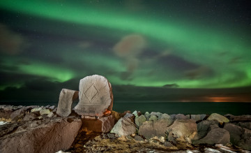 Картинка природа северное+сияние камни звезды северное сияние горы ночь море