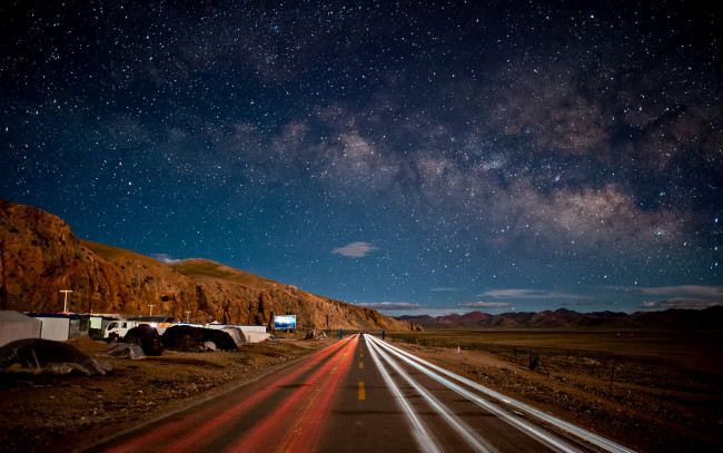 Обои картинки фото природа, дороги, трасса, дорога, кемпинг, звезды, горы, небо, шоссе