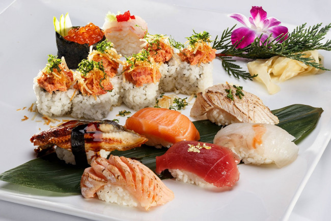 Обои картинки фото еда, рыба,  морепродукты,  суши,  роллы, имбирь, роллы, суши, икра, рис