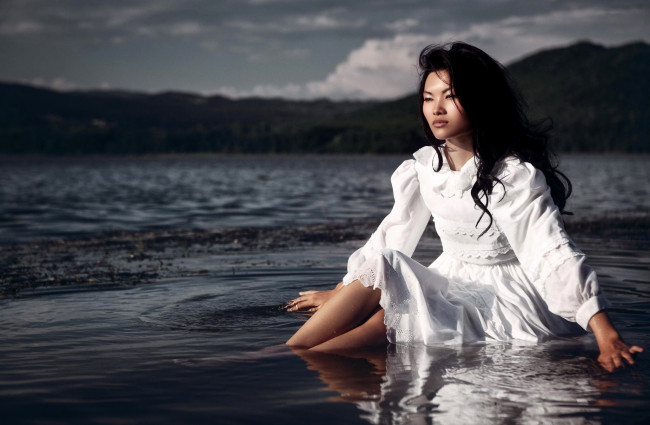 Обои картинки фото девушки, - азиатки, вода, азиатка, белое, платье