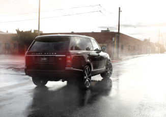 обоя range rover, автомобили, черный, туман, улица, дома