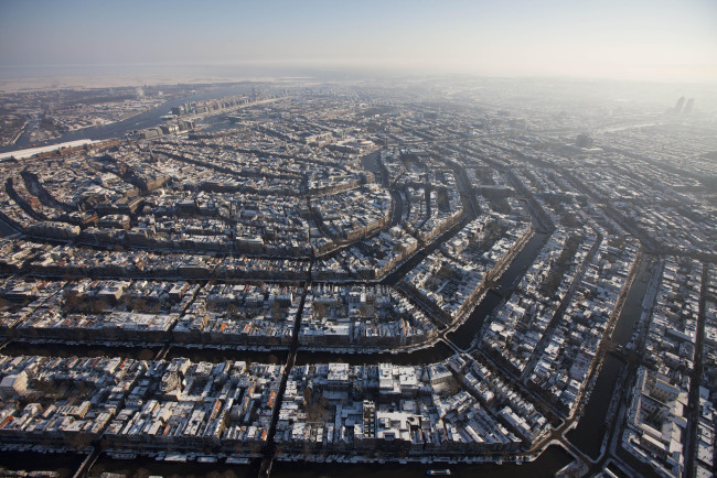 Обои картинки фото города, амстердам , нидерланды, городской, пейзаж, архитектура, здание, амстердам, река, зима, снег, вид, с, высоты, птичьего, полета, старое, eвропа