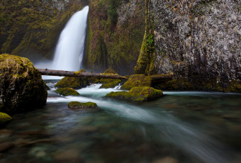 Картинка природа водопады камни скалы река водопад бревно